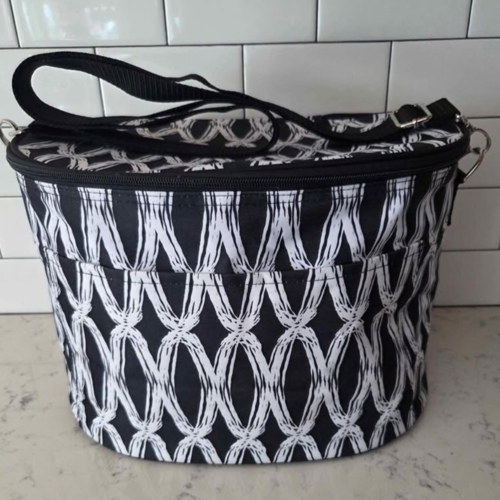 Thirty-One Insulated Cooler Bag – Black & White, Like New